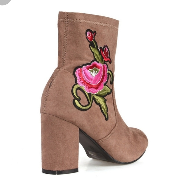 Women's Rose Detailed Ankle Suede Faux Fur Booties - Picture 3 of 8